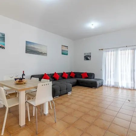 Flatguest Tamaragua